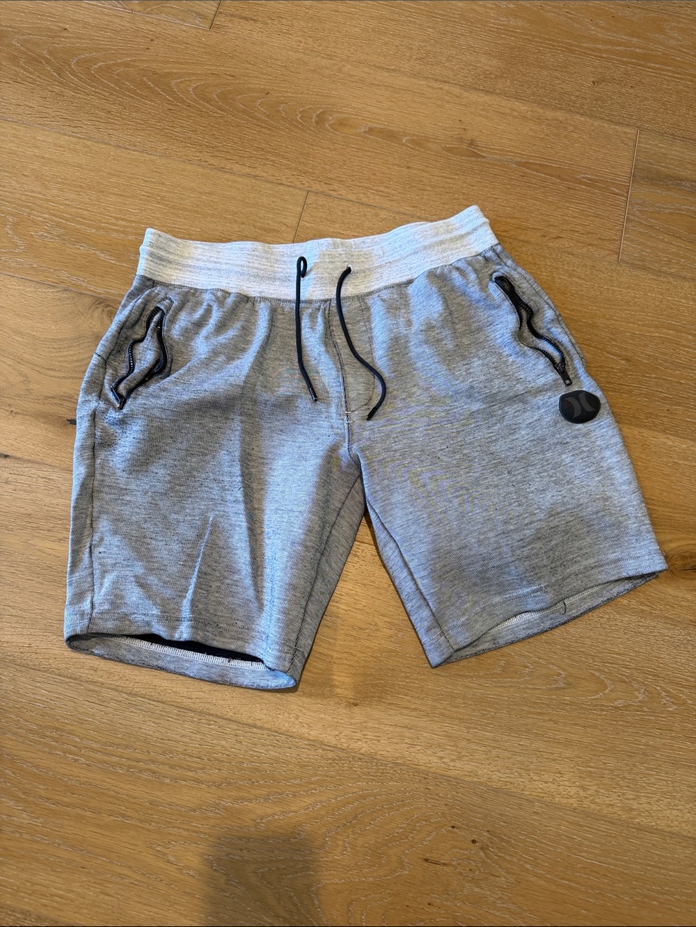 Men’s Hurley sweat style shorts. Size M, gray.